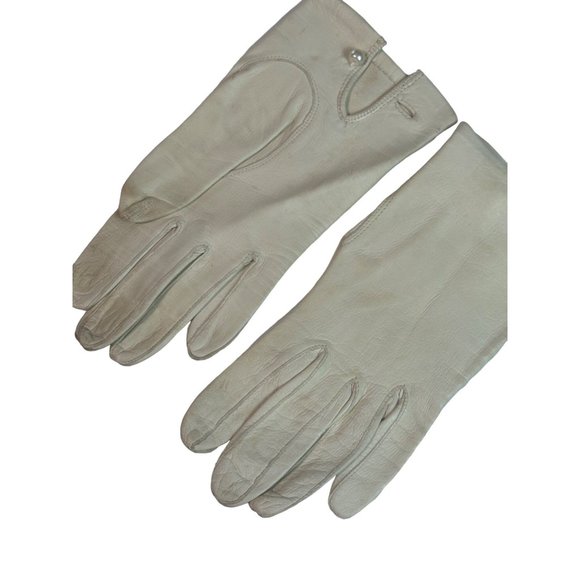 Vintage Ladies Super Soft‎ Leather Gloves one pair White Pearl Closure - Picture 3 of 4